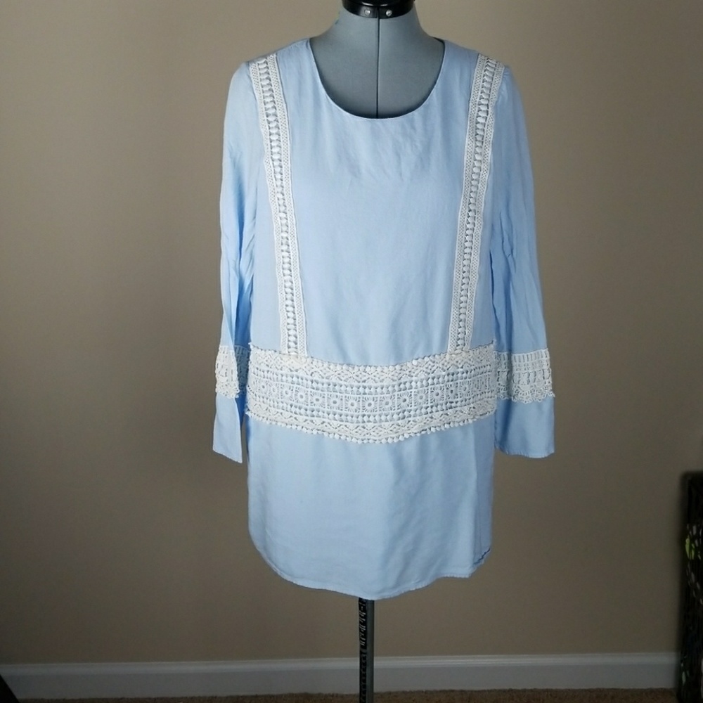 Hot & Delicious baby blue with lace tunic